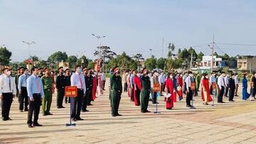 Đắk Mil tổ chức Lễ chào cờ Tổ quốc, hát Quốc ca và sinh hoạt chính trị dưới cờ nhân kỷ niệm 47 năm giải phóng Đức Lập (09/3/1975 - 09/3/2022)